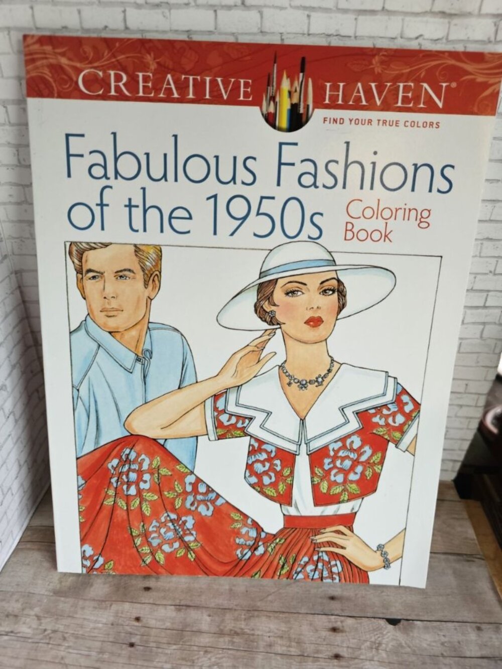 Creative Haven Fabulous Fashions of the 1950s Coloring Book Ming-Ju Sun Preowned - Picture 1 of 4